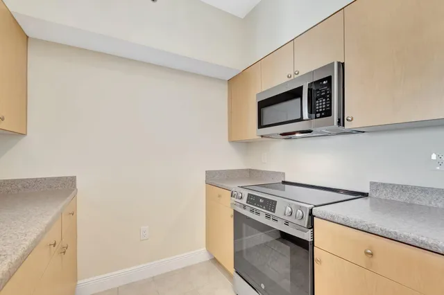 $242,900 | 616 Clearwater Park Road, Unit 907, West Palm Beach, FL 33401