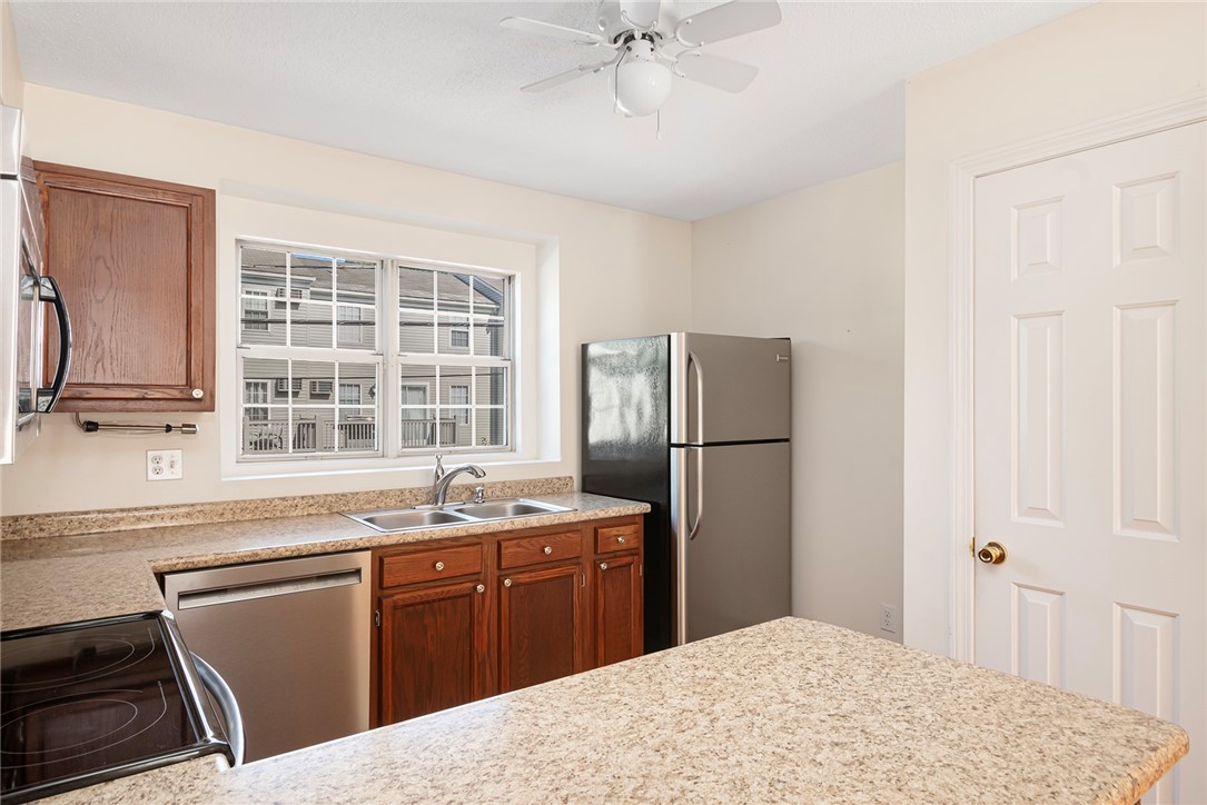 565 Quaker Lane, Unit 58 West Warwick, RI 02893 - Photo 14 of 33