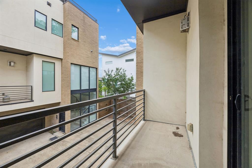 1851 Summit Avenue, Unit 4 Dallas, TX 75206 - Photo 17 of 29 a view of balcony