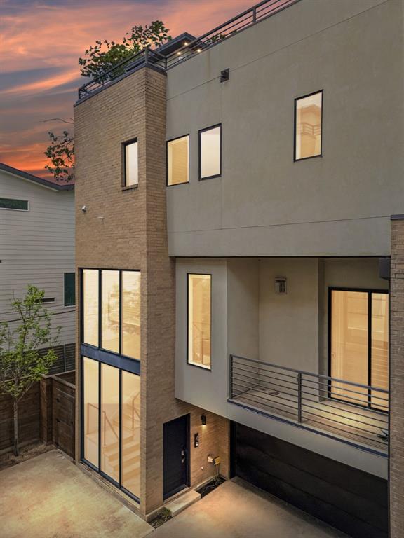 1851 Summit Avenue, Unit 4 Dallas, TX 75206 - Photo 2 of 29 a view of a balcony and an outdoor space