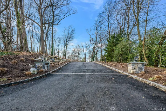 $1,650,000 | 36 Cow Neck Road, Sands Point, NY 11050