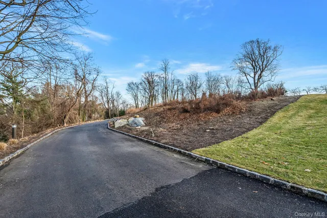 $1,650,000 | 36 Cow Neck Road, Sands Point, NY 11050