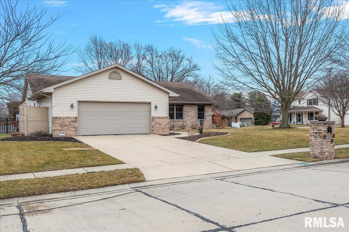 2016 Clarion Drive Springfield, IL 62711 - Photo 3 of 57 Gallery Image 3