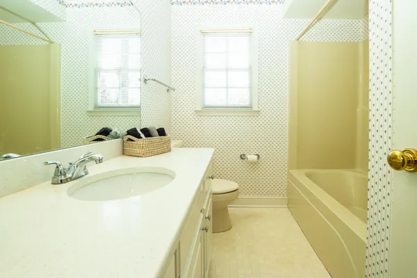 $595,500 | 110 West Killarney Lake, Moore, SC 29369