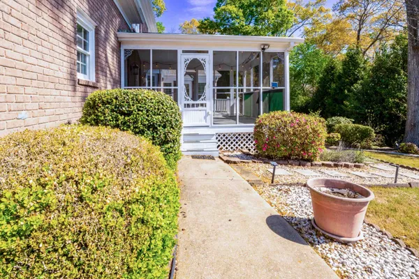 $595,500 | 110 West Killarney Lake, Moore, SC 29369