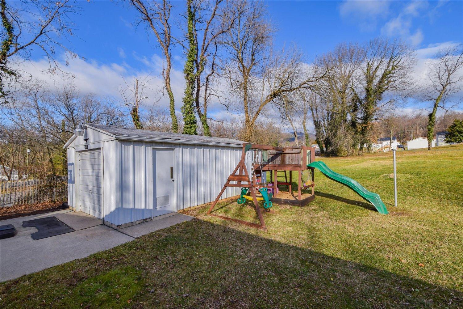 523 Hawthorn Road Salem, VA 24153 - Photo 14 of 18 18-523 Hawthorn-18