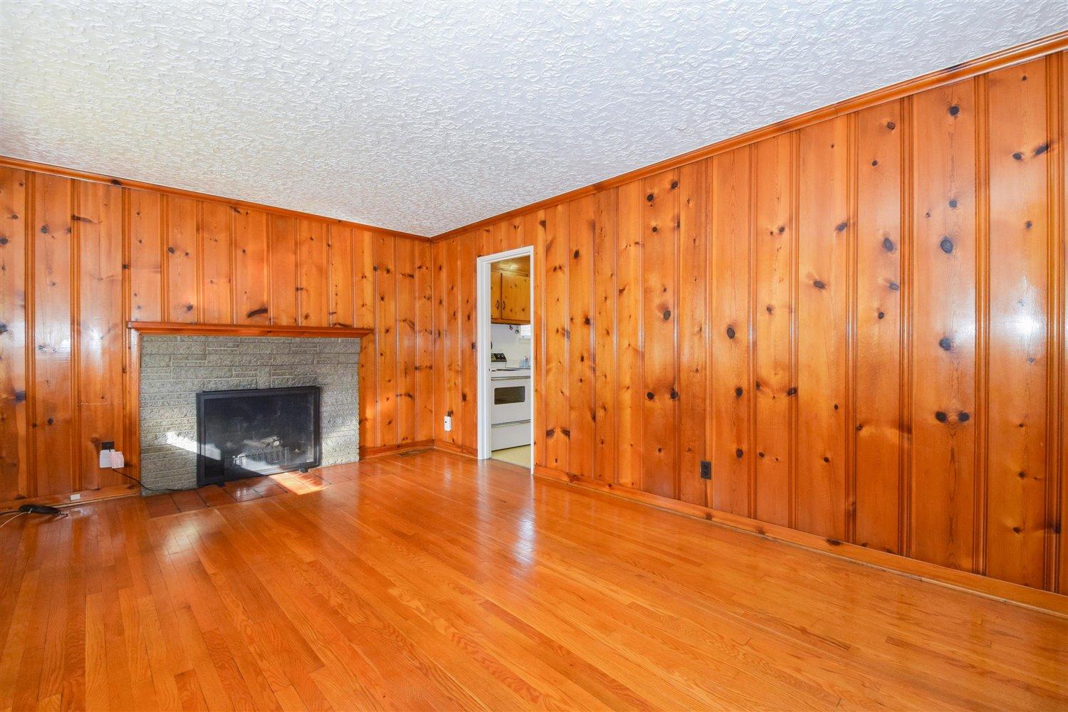 523 Hawthorn Road Salem, VA 24153 - Photo 3 of 18 03-523 Hawthorn-3