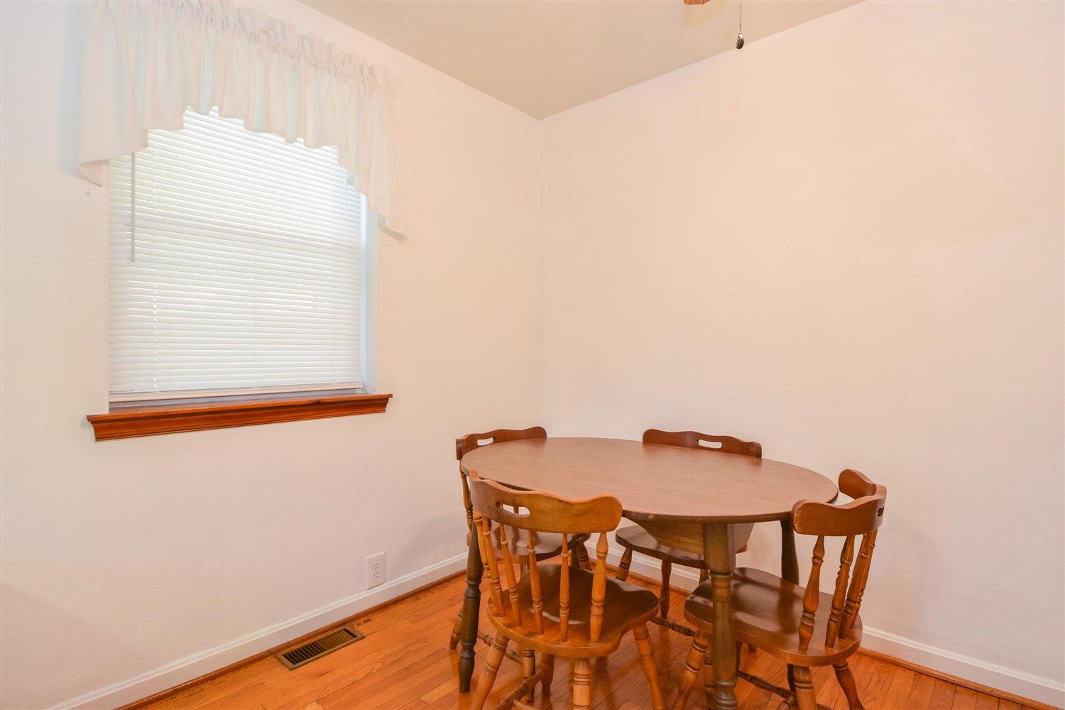 523 Hawthorn Road Salem, VA 24153 - Photo 4 of 18 04-523 Hawthorn-4