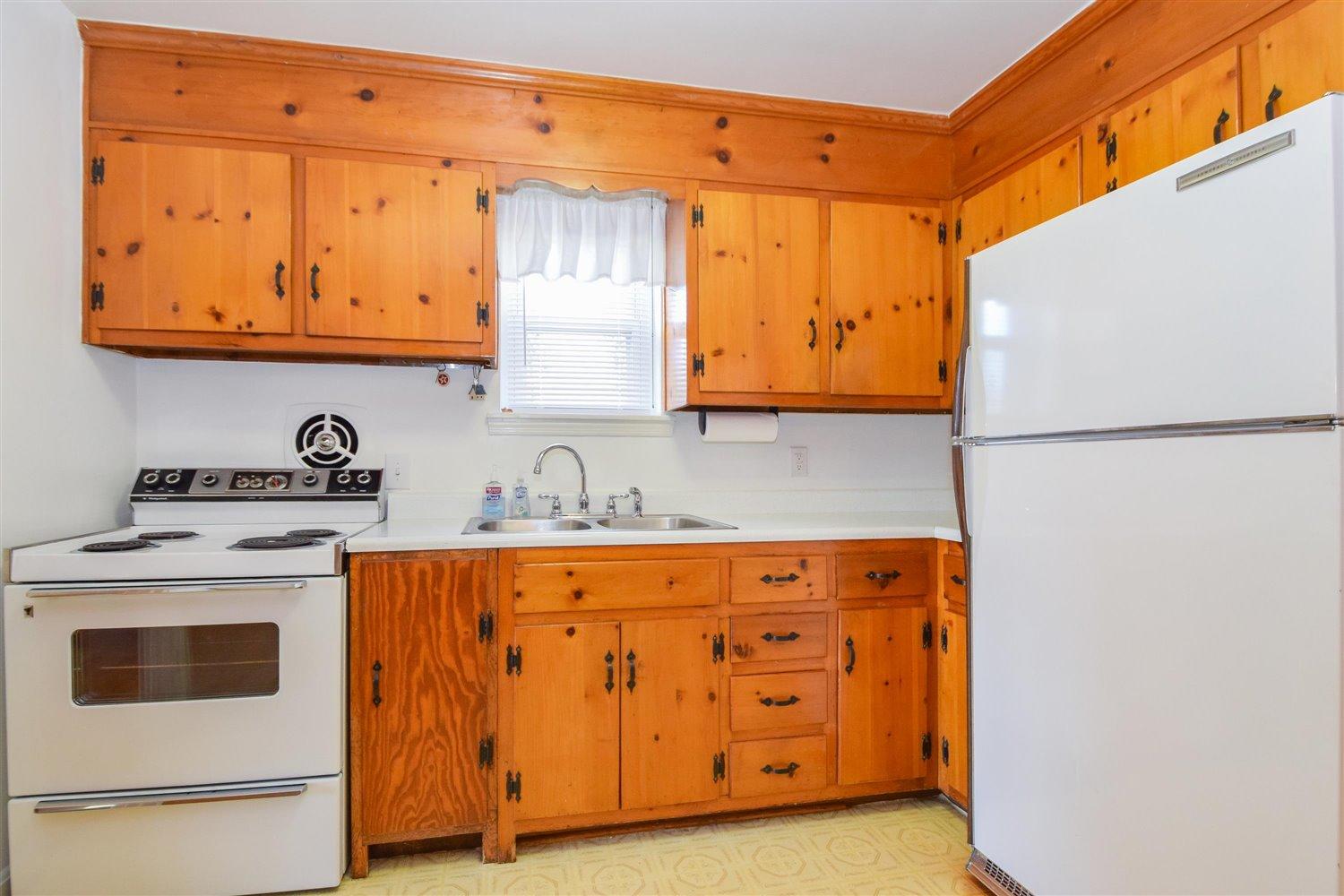 523 Hawthorn Road Salem, VA 24153 - Photo 5 of 18 05-523 Hawthorn-5
