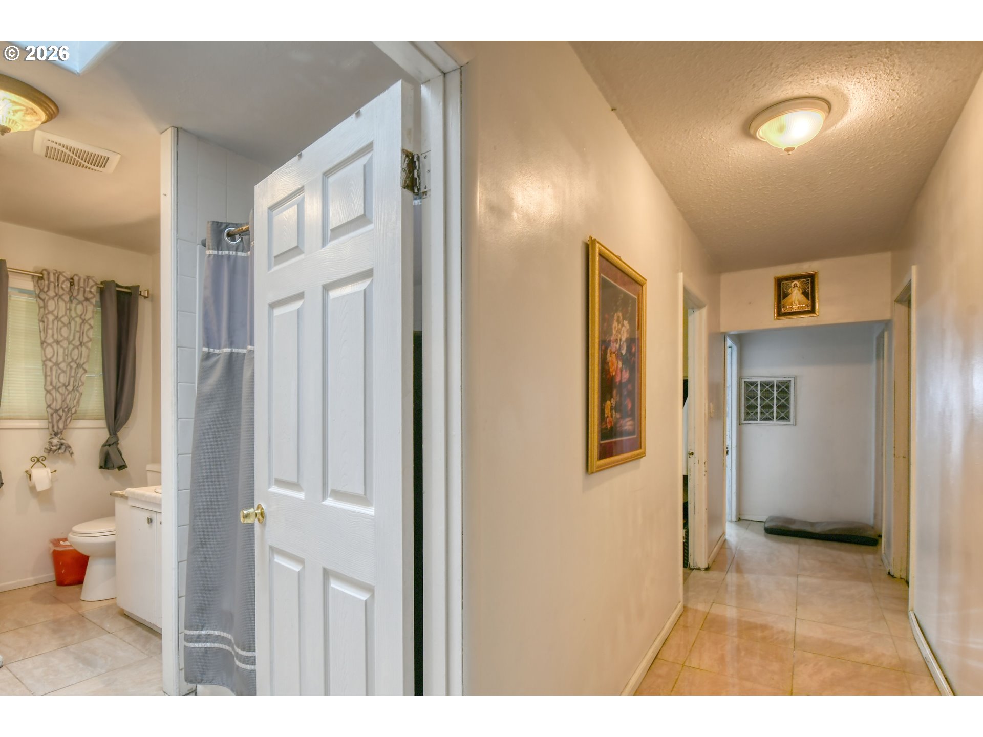 32611 Baxter Road Hermiston, OR 97838 - Photo 19 of 46 a view of a hallway with wooden floor and dining room