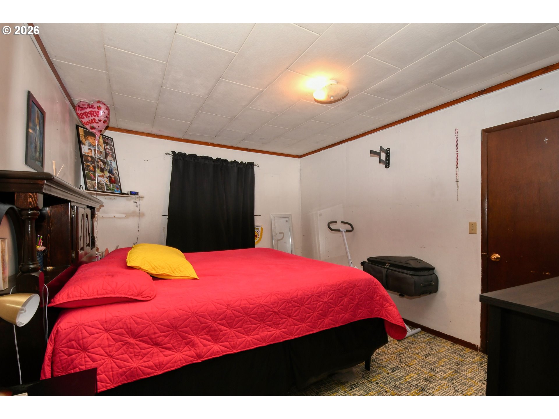 32611 Baxter Road Hermiston, OR 97838 - Photo 22 of 46 a bedroom with a bed and a closet