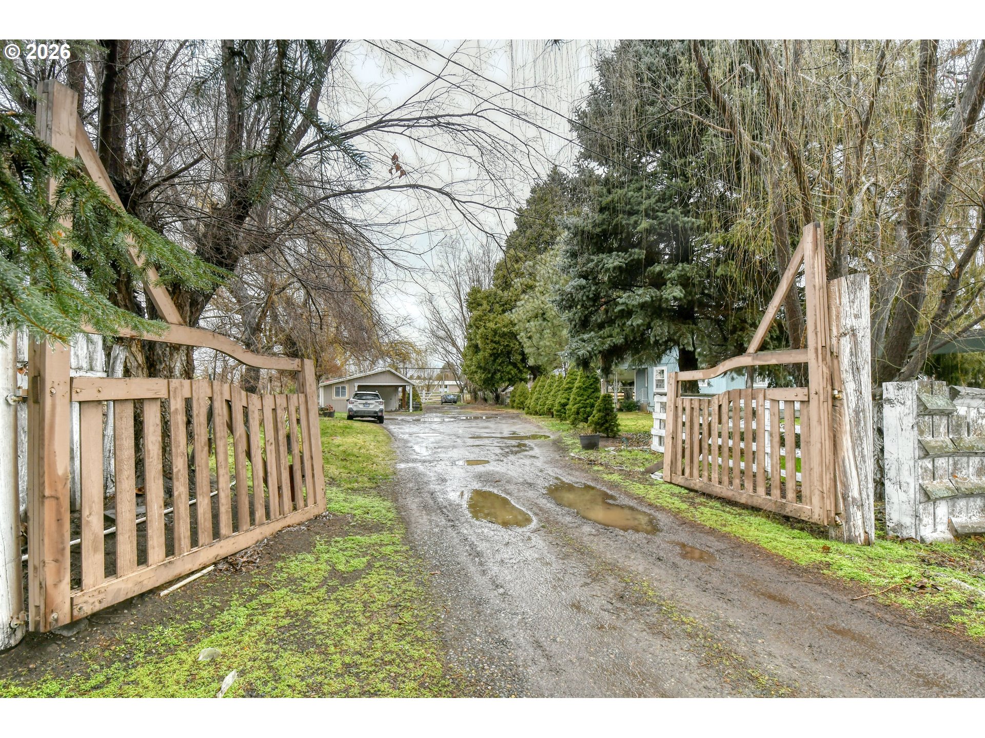 32611 Baxter Road Hermiston, OR 97838 - Photo 3 of 46 a view of an entrance gate