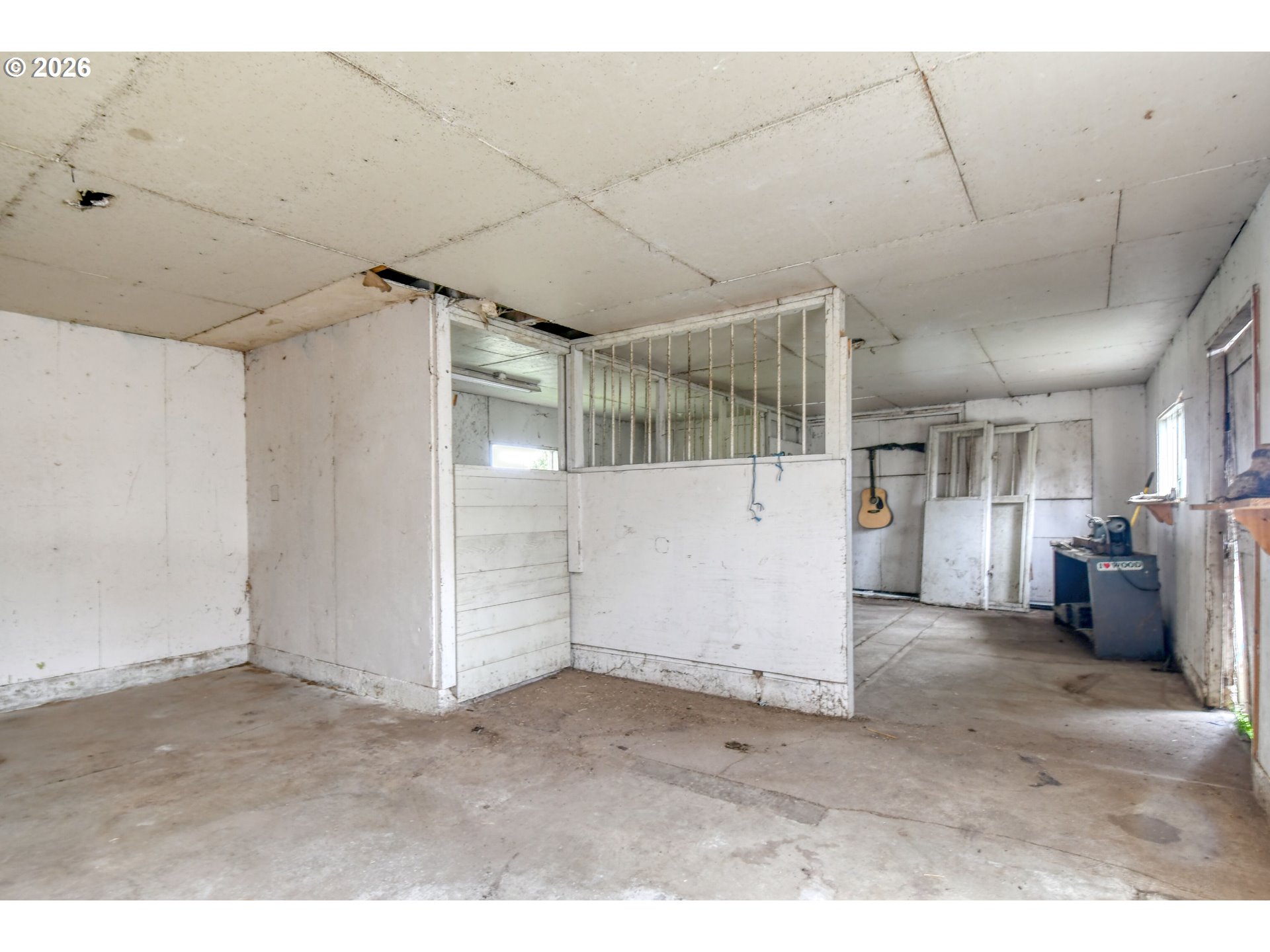 32611 Baxter Road Hermiston, OR 97838 - Photo 34 of 46 a view of a garage