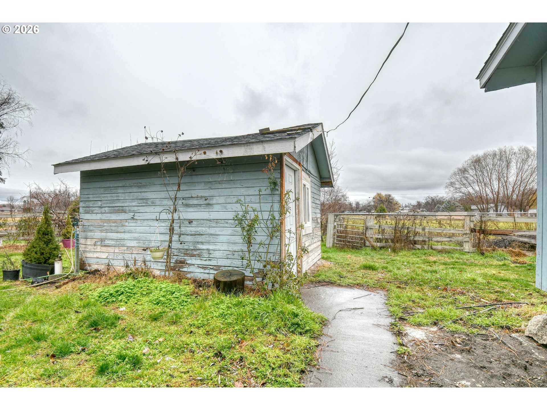 32611 Baxter Road Hermiston, OR 97838 - Photo 38 of 46 a view of a house with a yard