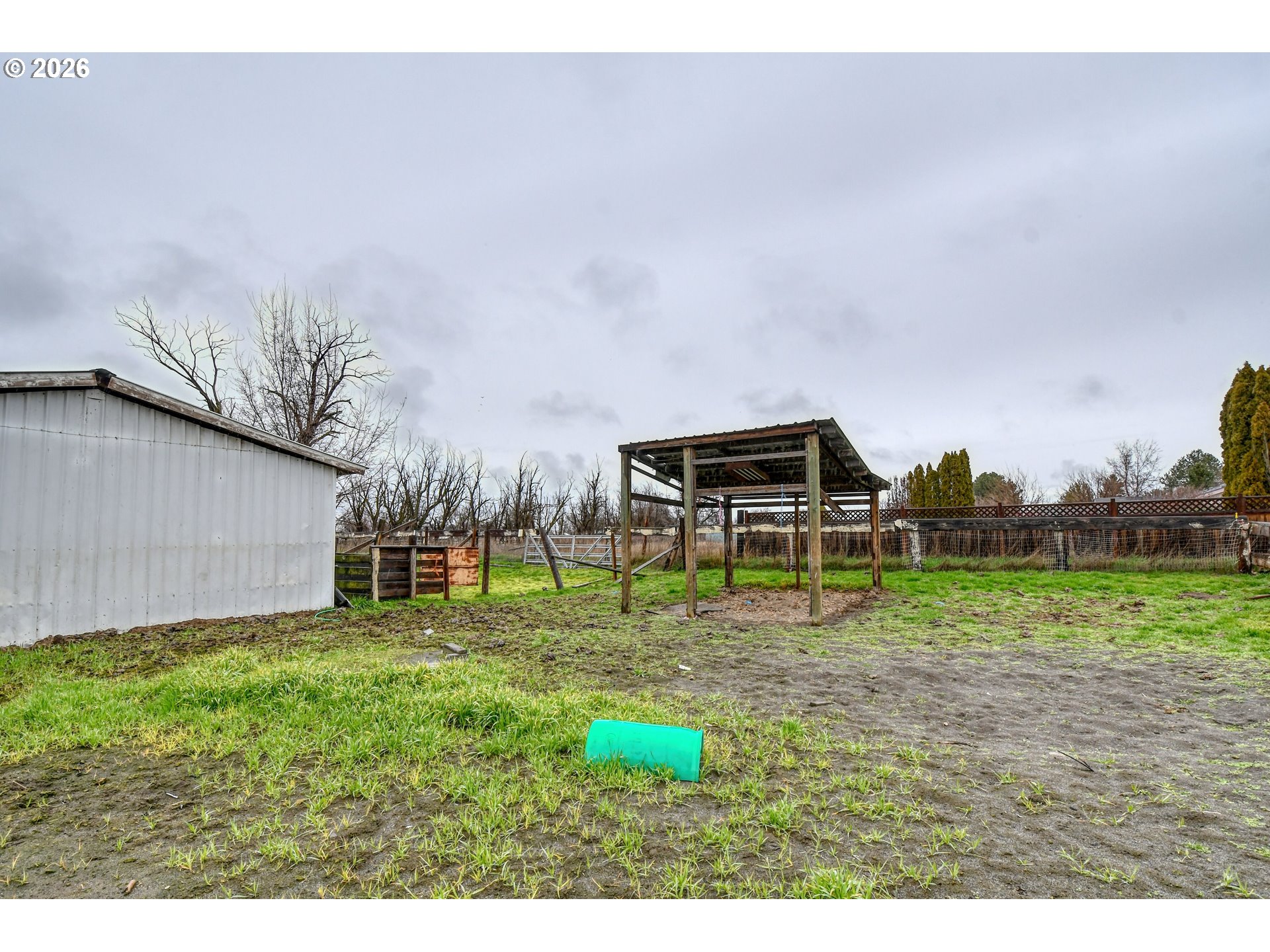 32611 Baxter Road Hermiston, OR 97838 - Photo 42 of 46 a backyard of a house with lots of green space