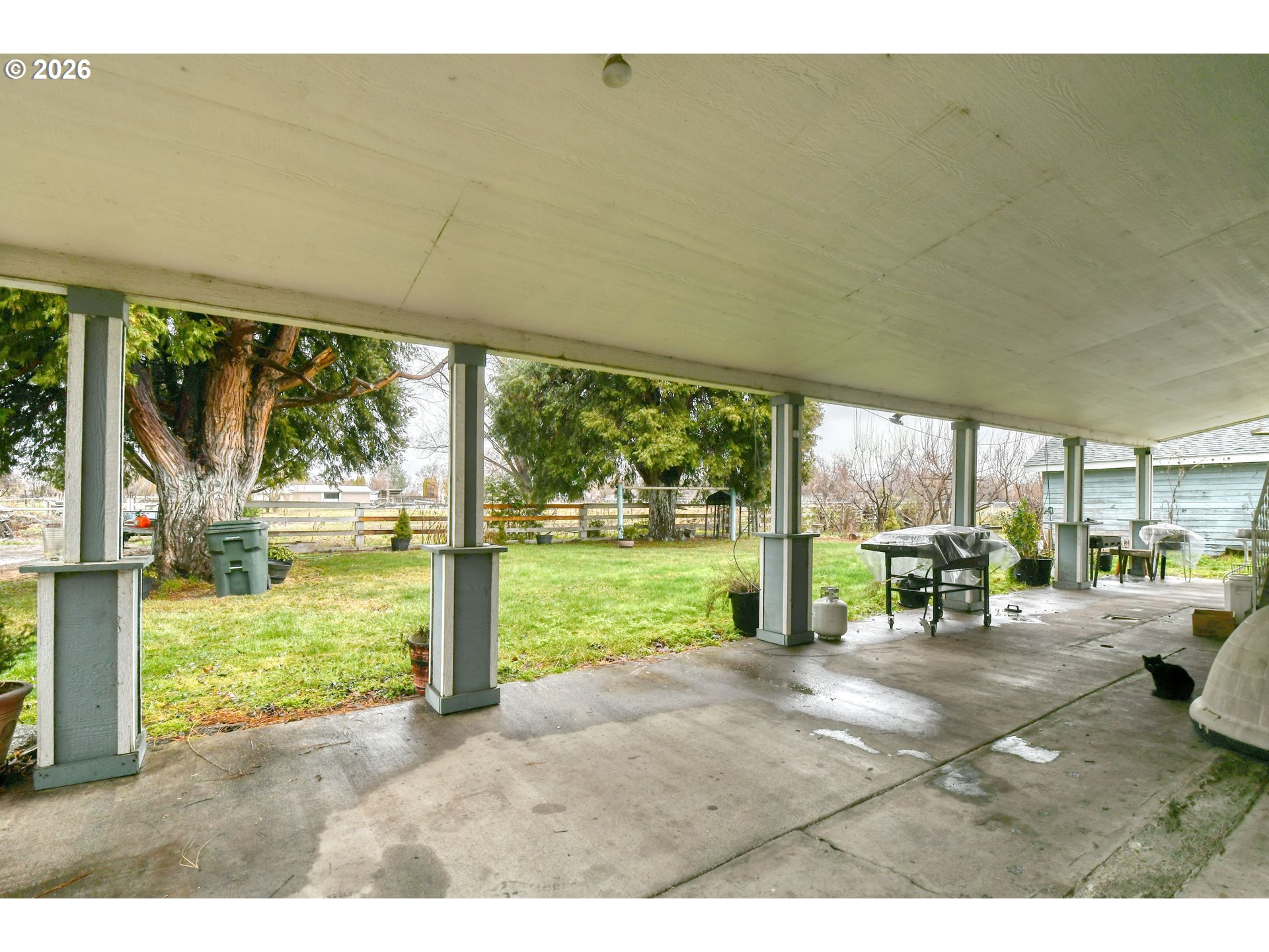 32611 Baxter Road Hermiston, OR 97838 - Photo 5 of 46 a view of a big room with an outdoor seating space