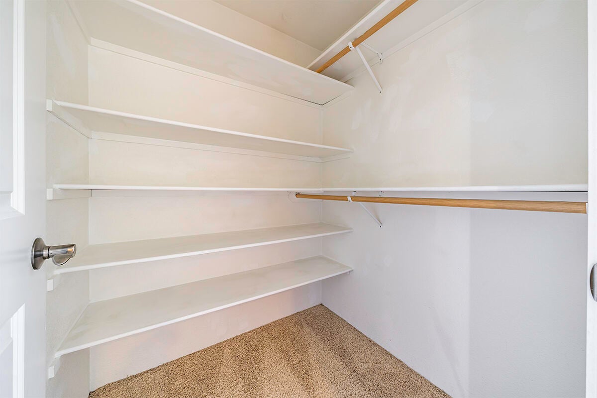 4201 Falcon Ridge Terrace Medford, OR 97504 - Photo 28 of 44 Bedroom 1's closet