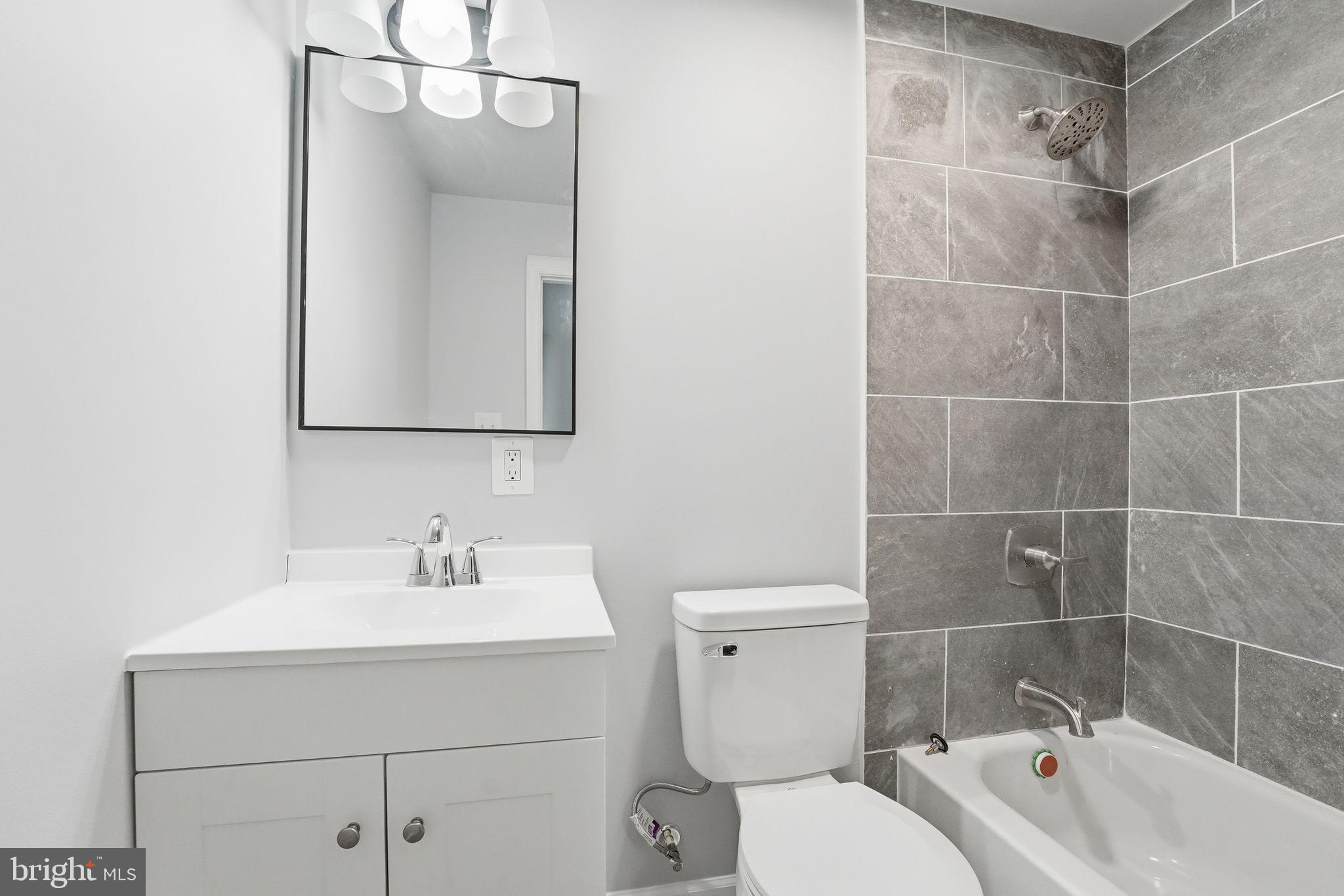 984 Oak Park Road Madison, VA 22727 - Photo 18 of 20 a bathroom with a sink mirror toilet and bathtub