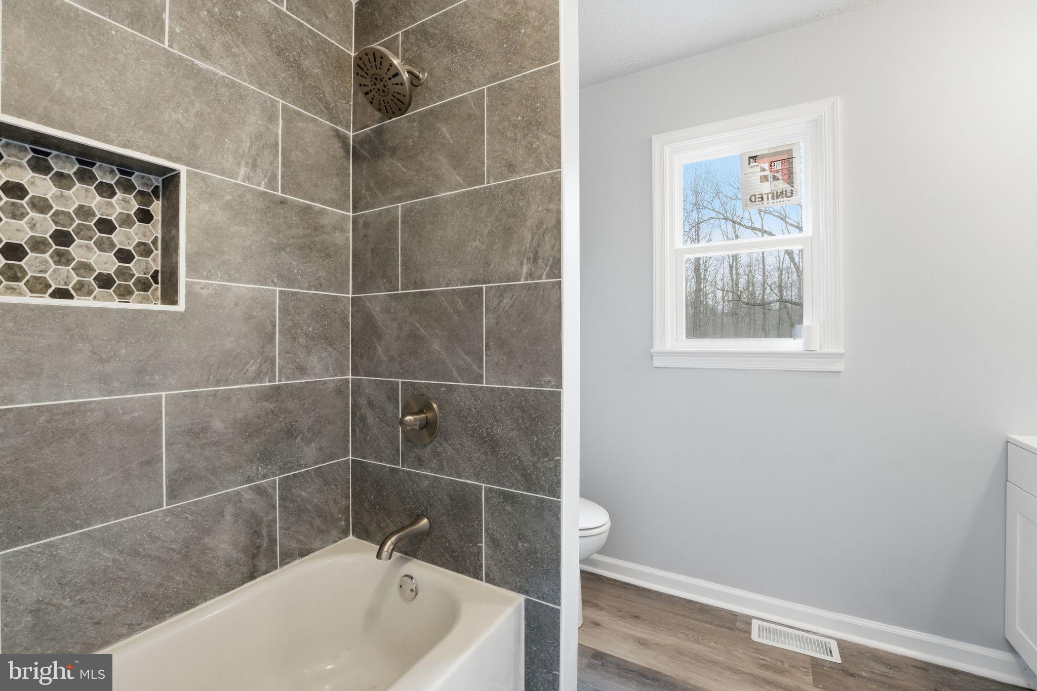 984 Oak Park Road Madison, VA 22727 - Photo 8 of 20 a bathroom with a bathtub and shower