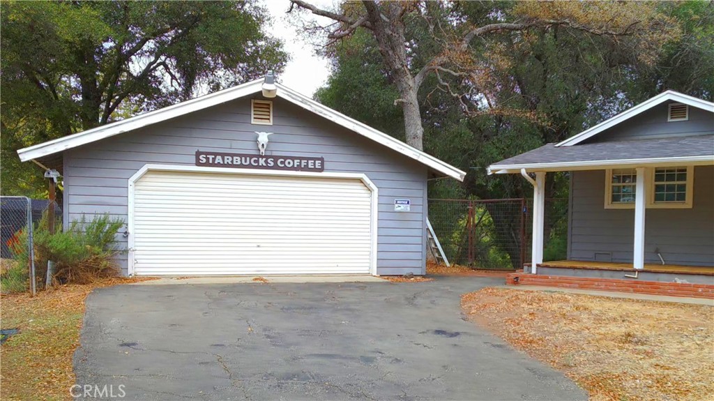 5264 Davis Road Midpines, CA 95345 - Photo 2 of 48 a house with a yard