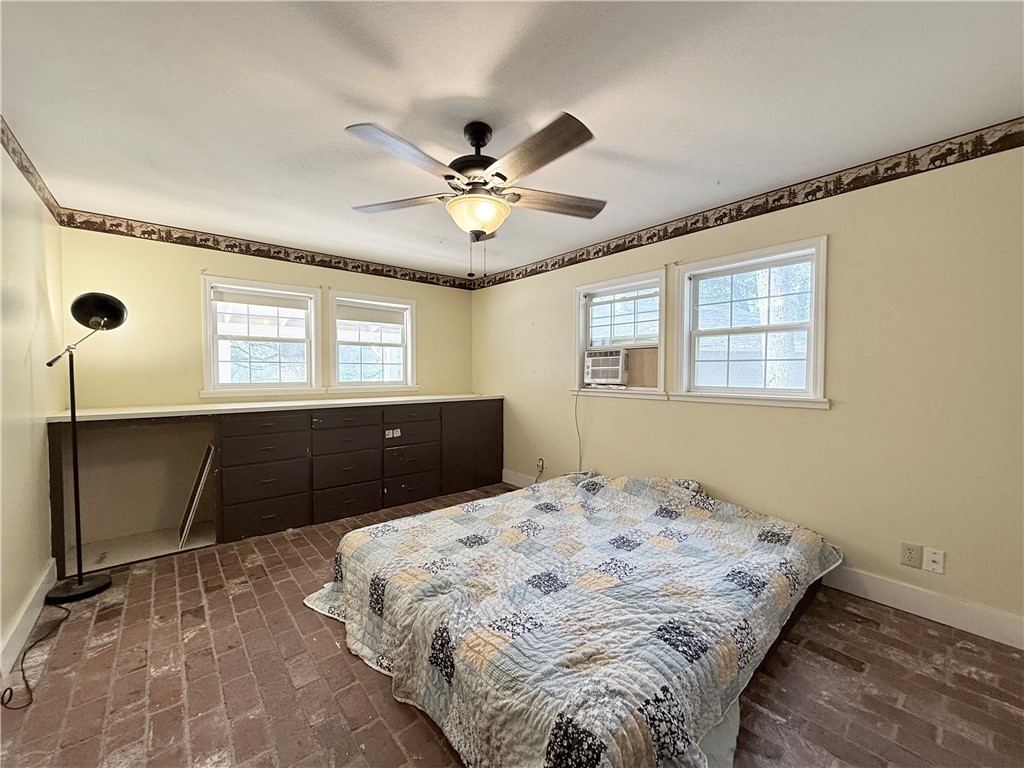 5264 Davis Road Midpines, CA 95345 - Photo 30 of 48 a bedroom with a bed and a window