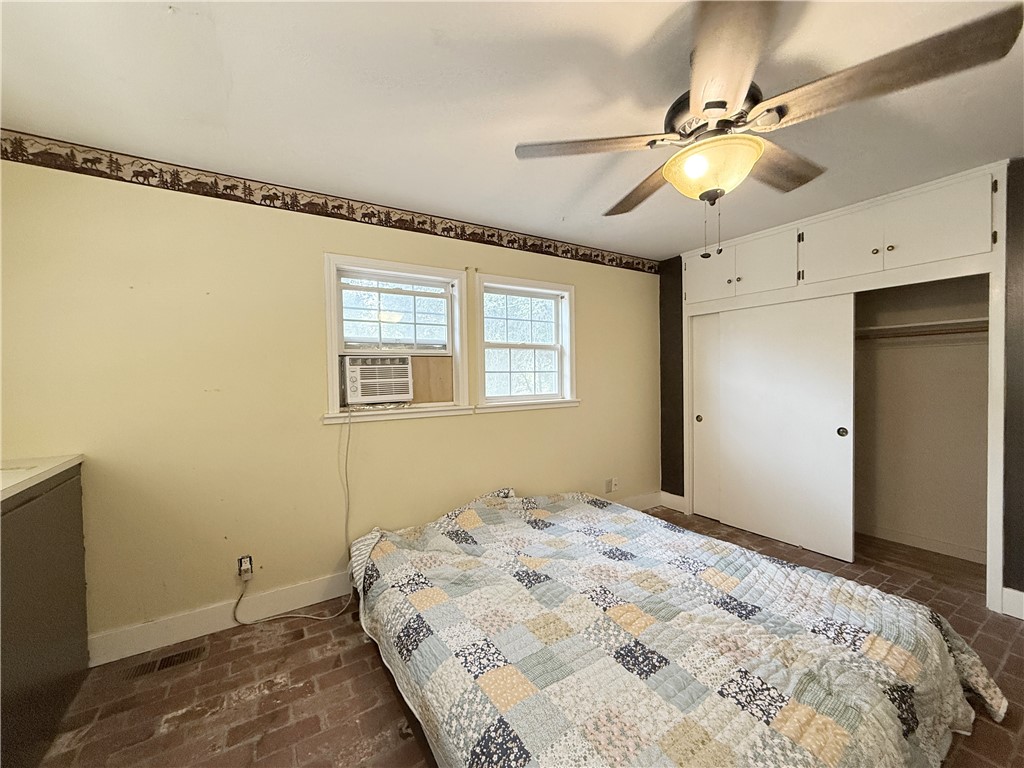 5264 Davis Road Midpines, CA 95345 - Photo 31 of 48 a bedroom with a bed and a chandelier