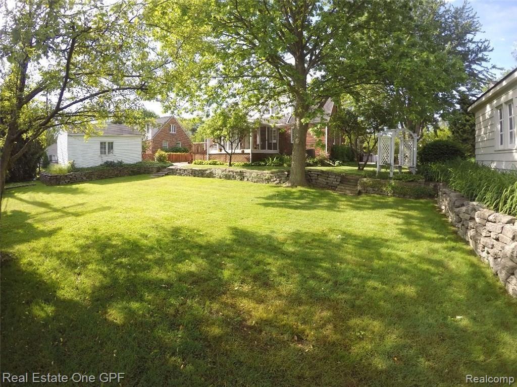 740 Hawthorne Road Grosse Pointe Woods, MI 48236 - Photo 37 of 47