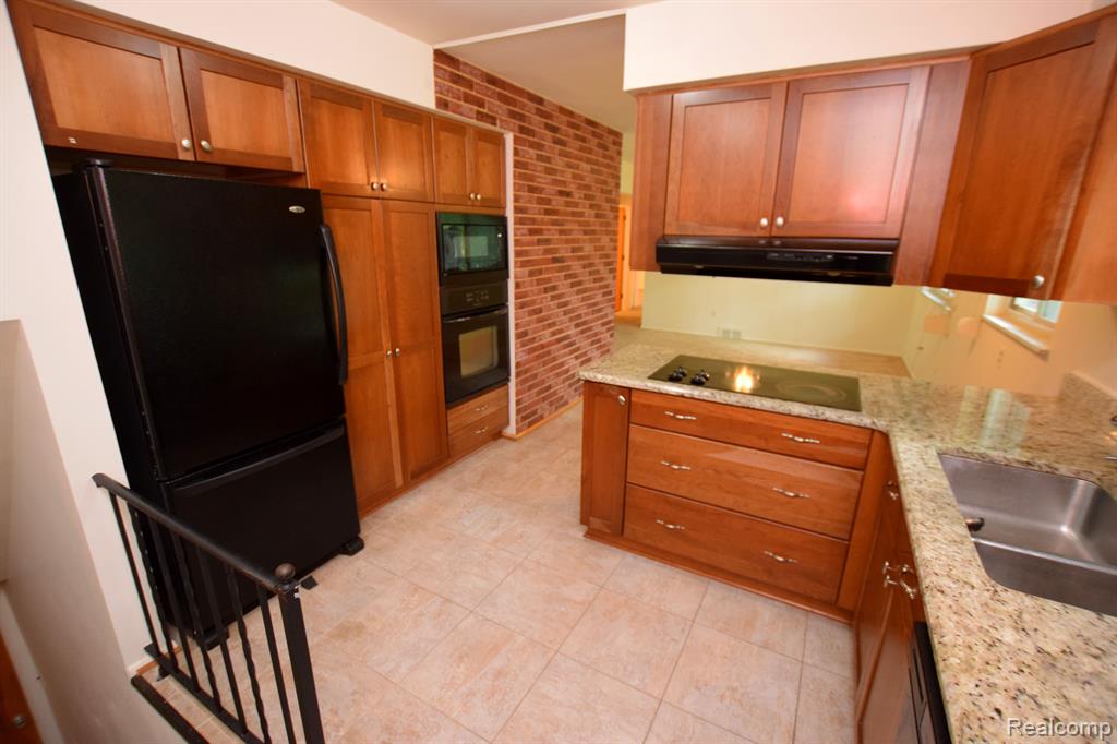 2114 Needham Road Ann Arbor, MI 48104 - Photo 7 of 26