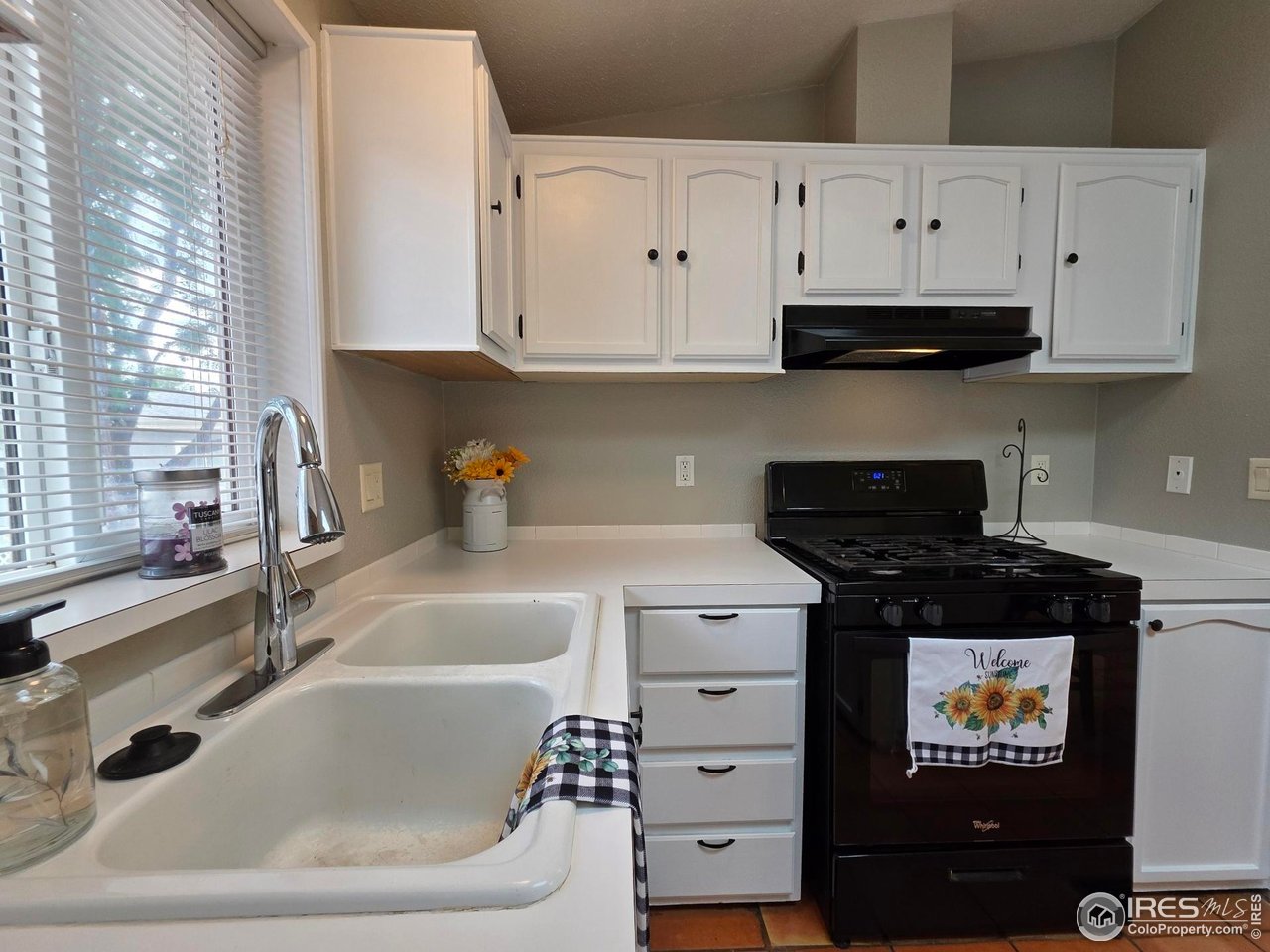 3272 North Rim, Unit 136 Longmont, CO 80504 - Photo 20 of 38 a kitchen with stainless steel appliances granite countertop a sink stove and cabinets