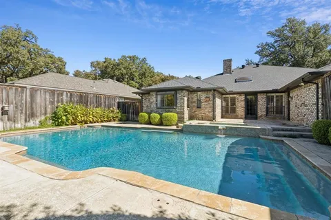 a view of a backyard with a garden and plants