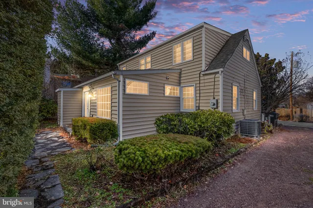 $550,000 | 504 Hawke Street, Fredericksburg, VA 22401