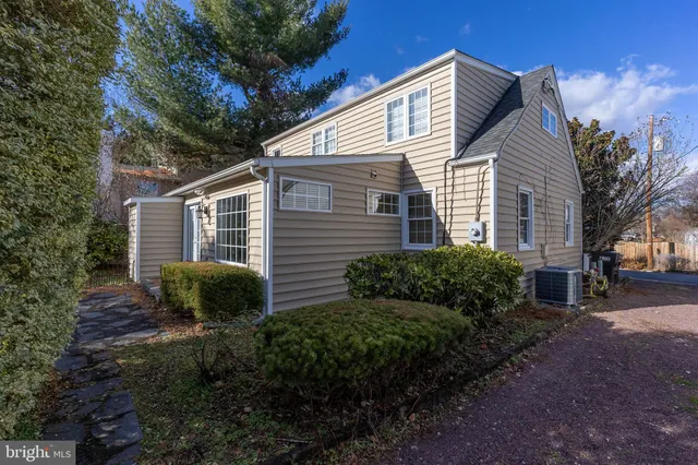 $550,000 | 504 Hawke Street, Fredericksburg, VA 22401