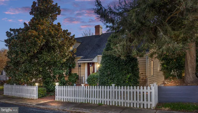 $550,000 | 504 Hawke Street, Fredericksburg, VA 22401