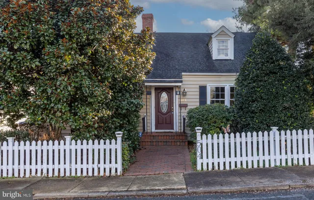$550,000 | 504 Hawke Street, Fredericksburg, VA 22401