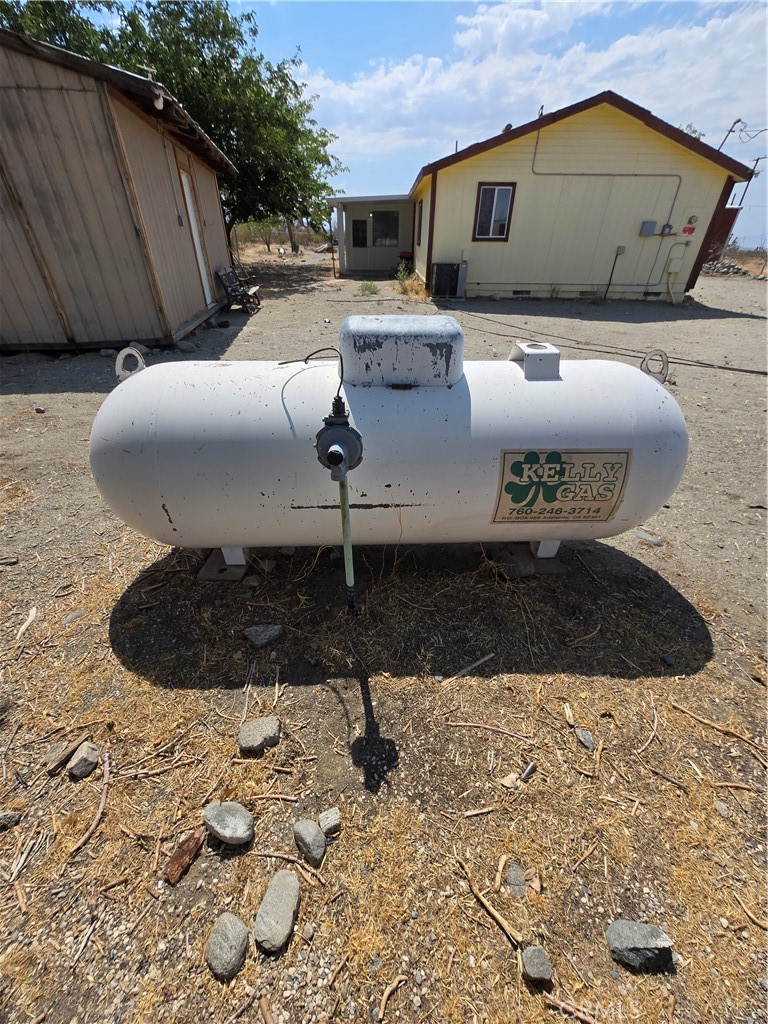 12285 Golden View Road Pinon Hills, CA 92372 - Photo 9 of 21 a building outdoor space with granite countertop