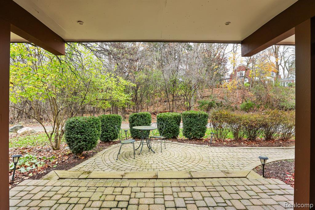 21501 West 13 Mile Road Beverly Hills, MI 48025 - Photo 8 of 44