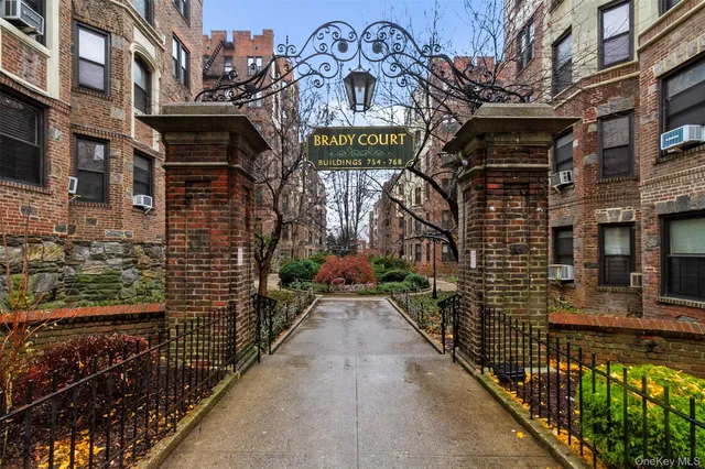 $259,000 | 760 Brady Avenue, Unit 217 | Pelham Parkway