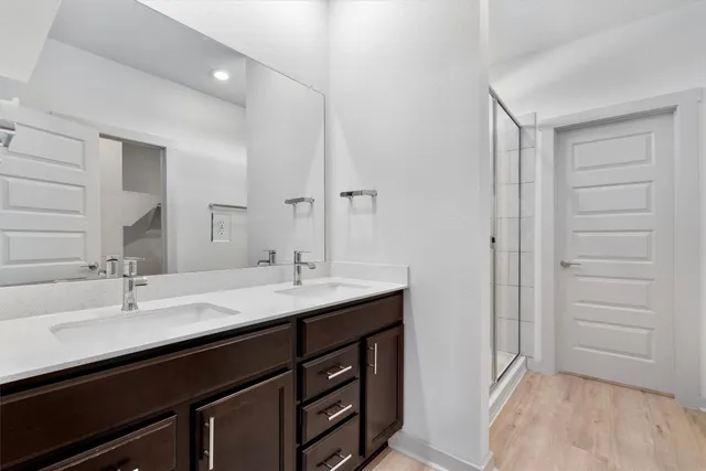 an empty room with closet and a ceiling fan