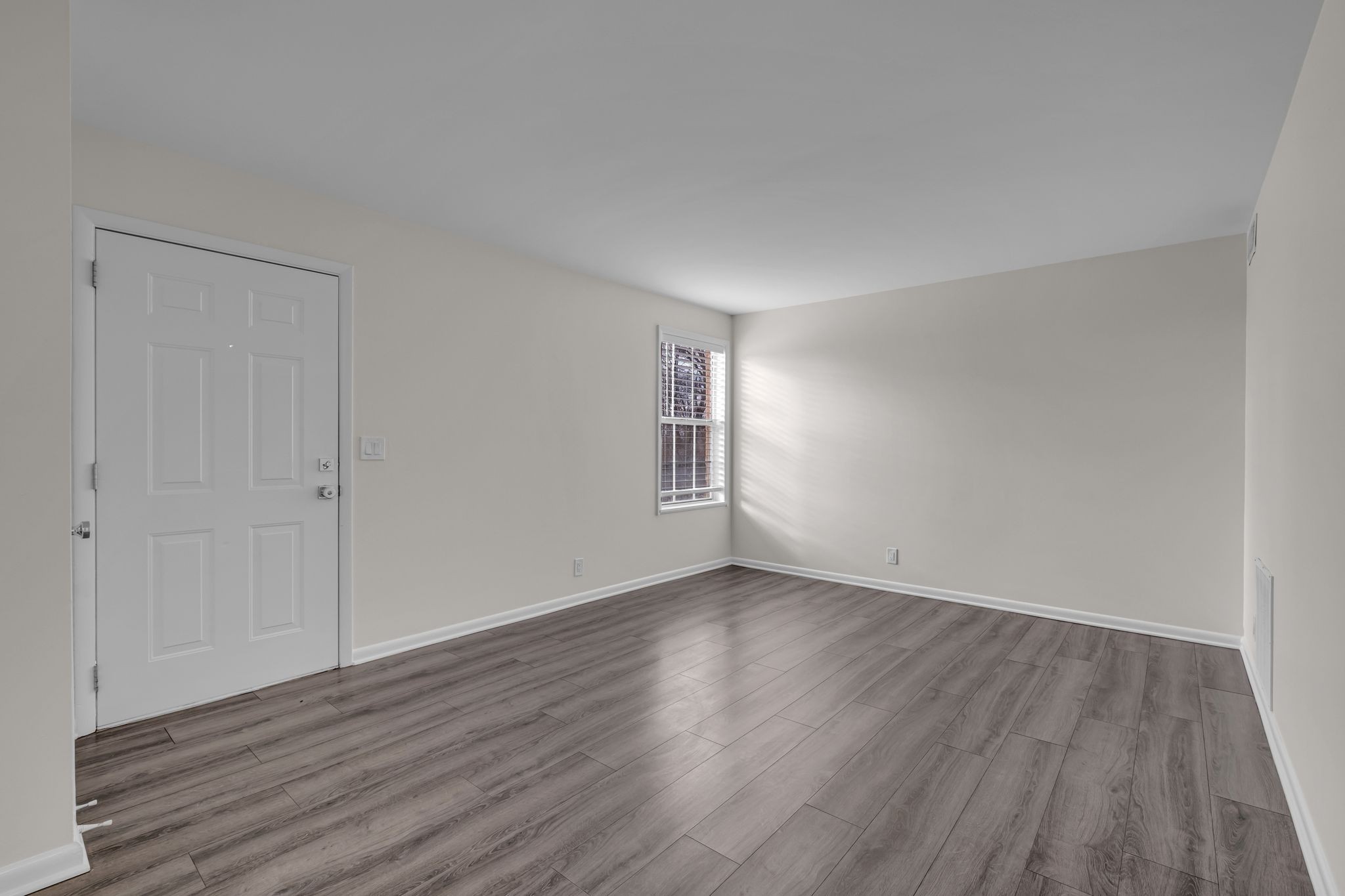 110 Bellevue Road, Unit 29 Nashville, TN 37221 - Photo 20 of 22 a view of an empty room with wooden floor and a window