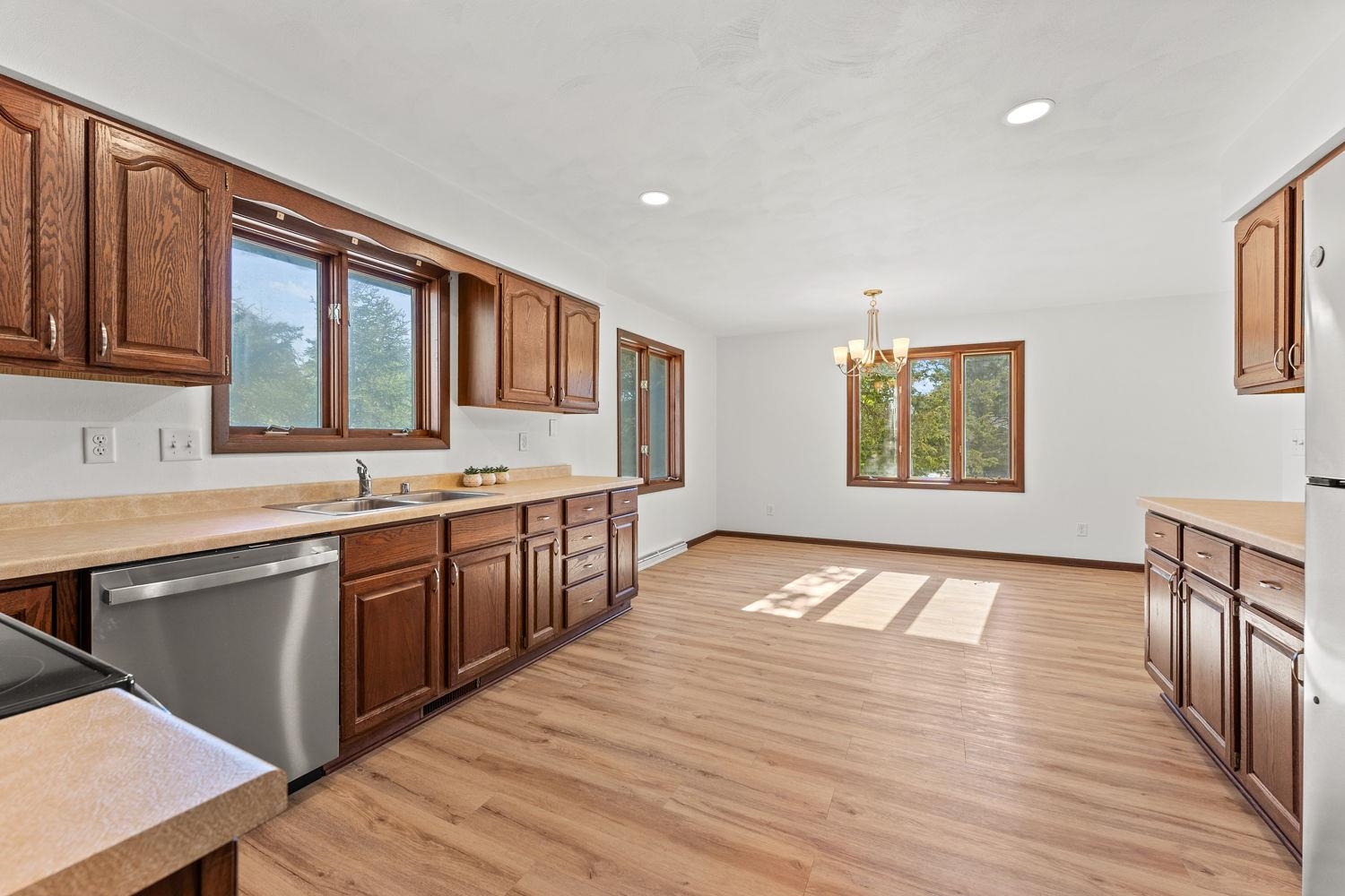 421 Bowman Road Wisconsin Dells, WI 53965 - Photo 3 of 48