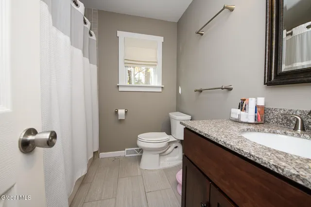 $419,000 | 27 Wiltshire Way, Niskayuna, NY 12309