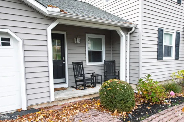 $419,000 | 27 Wiltshire Way, Niskayuna, NY 12309