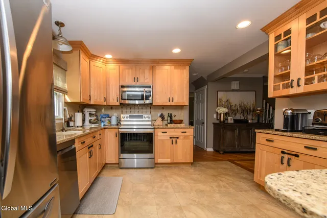 $419,000 | 27 Wiltshire Way, Niskayuna, NY 12309