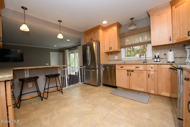 $419,000 | 27 Wiltshire Way, Niskayuna, NY 12309