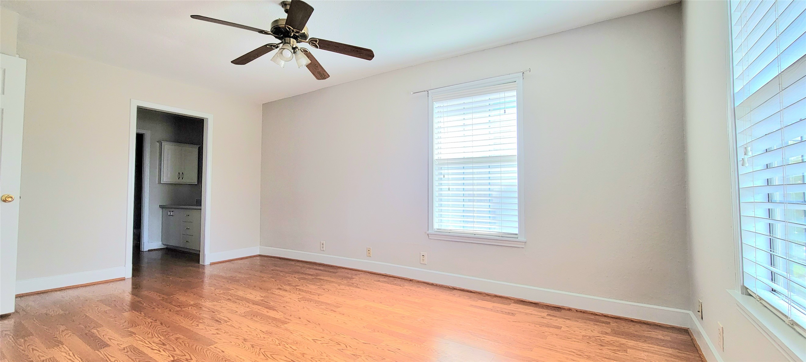 1401 Truxillo Street Houston, TX 77004 - Photo 18 of 20 a view of an empty room with a window
