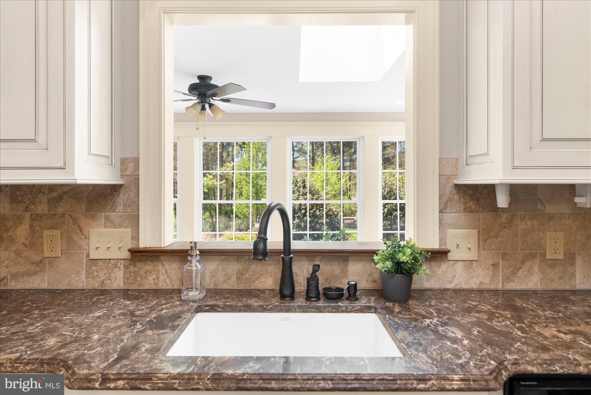 160 South Allentown Road Telford, PA 18969 - Photo 2 of 54 Kitchen overlooking Sunroom
