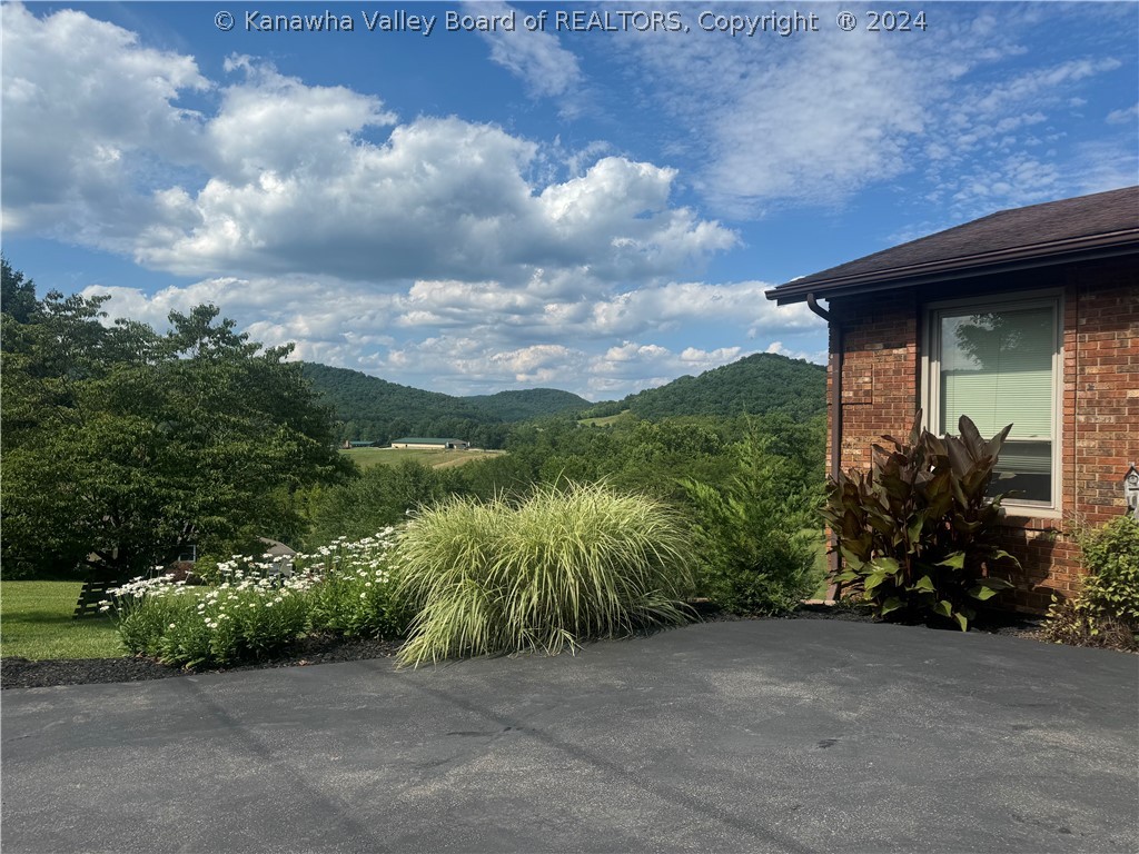 97 Grandview Estates Road Clendenin, WV 25045 - Photo 4 of 40 Gallery Image 4