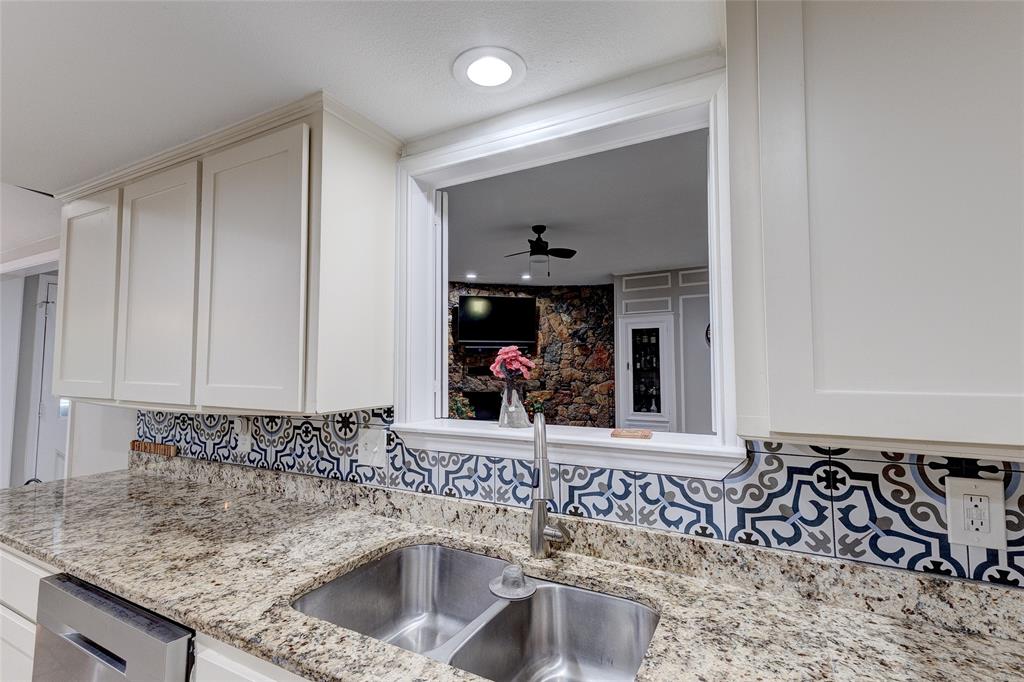 175 East Pleasant Run Road Cedar Hill, TX 75104 - Photo 24 of 39 a bathroom with a sink and a mirror