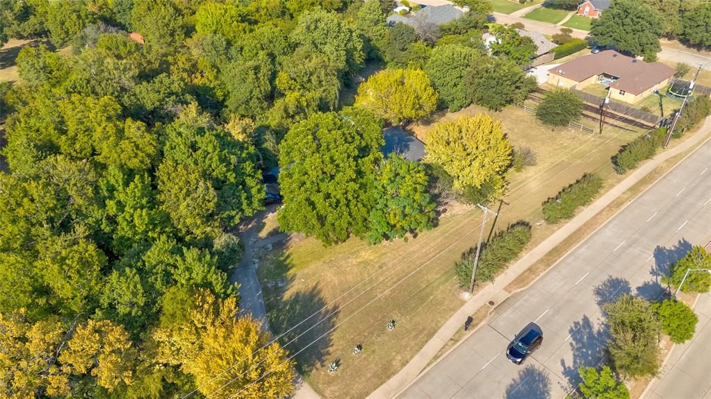 175 East Pleasant Run Road Cedar Hill, TX 75104 - Photo 8 of 39 a view of a lot of flowers in a lot