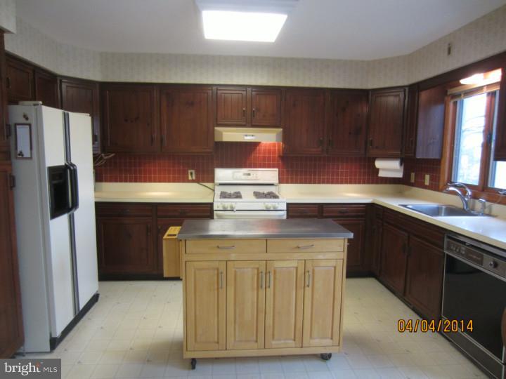236 Windsor Road Robbinsville, NJ 08691 - Photo 11 of 24 Kitchen